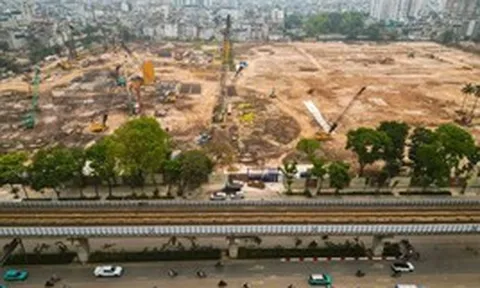 Sau khi di dời nhà máy, dự án tại “đất vàng” giữa trung tâm Thủ đô lập tức trở thành đại công trường