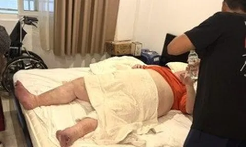 Du khách nặng gần 300 kg mắc kẹt trong nhà vệ sinh ở Đà Nẵng