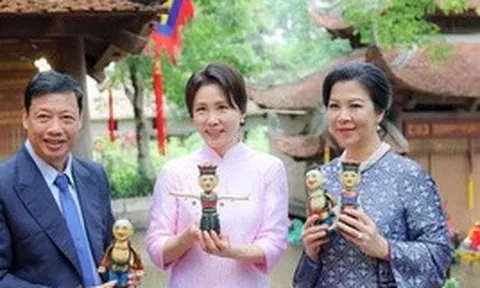 Phu nhân Ngô Phương Ly và Phu nhân Kim Hye Kyung thăm Bảo tàng Dân tộc học Việt Nam