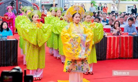 Trang nghiêm Lễ dâng hương tưởng nhớ các Vua Hùng tại ngôi đình người Việt đầu tiên vùng Tây Nguyên