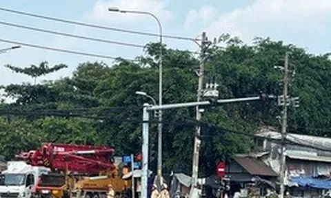 Clip xe tải tông nhiều xe máy ở TPHCM, 2 người thương vong