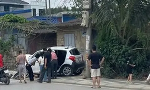 Ô tô va chạm xe máy, 3 người trong gia đình thương vong