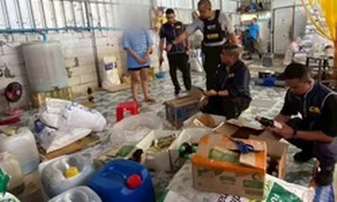 Đột kích 7 căn nhà, công an phát hiện đường dây sản xuất bột ngọt và cà phê giả, tịch thu hơn 240.000 sản phẩm