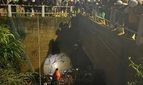 Lâm Đồng: 60 người tìm kiếm bé gái bị nước lũ cuốn trôi