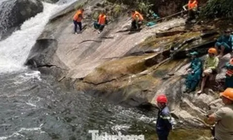 Nữ du khách mất tích sau khi trượt chân ngã xuống suối ở Lào Cai