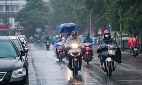 Đang nắng nóng oi bức, miền Bắc bất ngờ đón không khí lạnh "lạ thường"