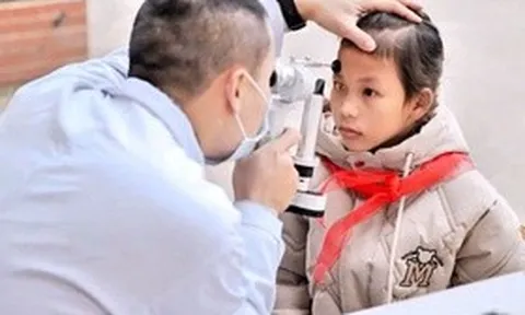 Nguy cơ tăng bệnh lý cận thị vào dịp hè của trẻ nhỏ