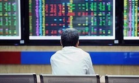 Hiện tượng trái chiều đang diễn ra trên thị trường chứng khoán, chuyên gia nói gì?