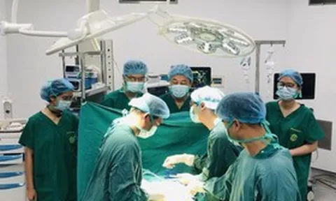 Can thiệp khẩn cấp cứu bệnh nhân áp xe gan không cần chuyển tuyến