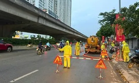 Mưa to tầm tã suốt đêm, Hà Nội không ghi nhận điểm ngập