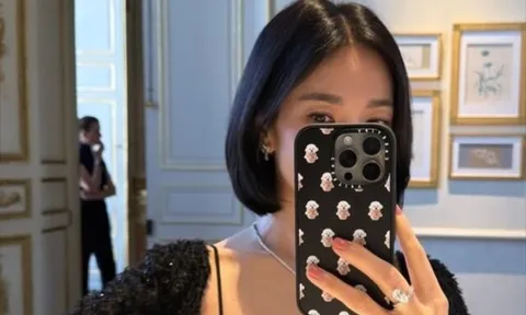 Song Hye Kyo đeo nhẫn kim cương 3 carat, khoe thần thái nổi bật ở tuổi 45