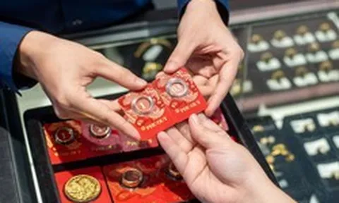 Giá vàng hôm nay 22/10: Thế giới bật tăng, một thương hiệu vàng nhẫn bất ngờ mất 500.000 đồng/lượng