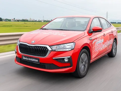 Skoda Slavia vượt hơn 200km cao tốc Nghệ An - Ninh Bình cùng đoàn SUV: Cầm lái không ngán tốc độ cao, ngồi lâu không mệt nhờ một điều