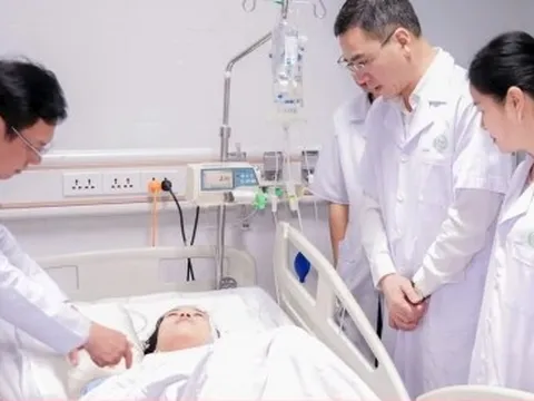 Bộ trưởng Y tế: ‘Y bác sĩ phải được bảo vệ trong bất cứ trường hợp nào’