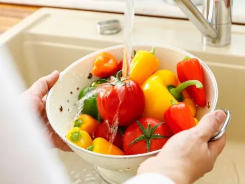 3 cách hiệu quả nhất để rửa sạch thuốc trừ sâu khỏi rau quả