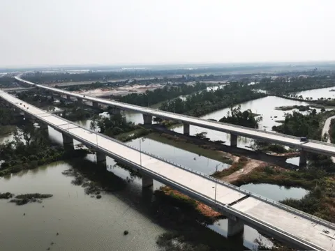 Toàn cảnh tuyến đường huyết mạch ven sông 6.400 tỷ đồng ở Quảng Ninh