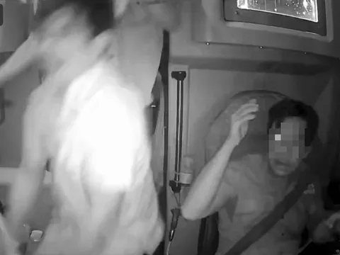 CLIP: Thêm 2 “chuyến xe bão táp” gây phẫn nộ khi chạy qua địa bàn Đồng Tháp