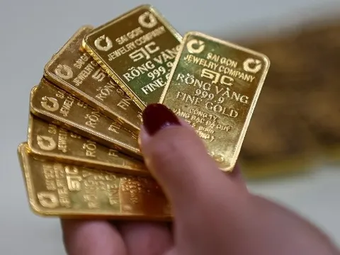 Giá vàng giảm mạnh và những cảnh báo