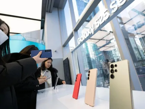 Giá smartphone trung bình đã vượt mốc 400 USD, người dùng chi mạnh tay hơn để mua điện thoại đời cao