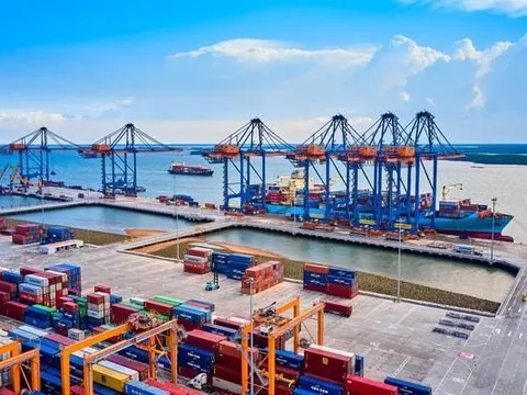 Cổ phiếu "gã khổng lồ" sở hữu cảng nước sâu lớn nhất Việt Nam "tím lịm" sau khi báo lãi lớn, cá mập âm thầm gom hàng