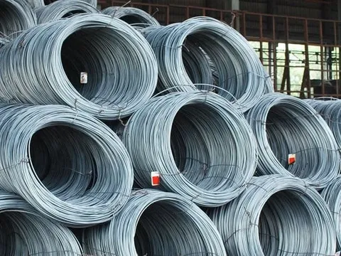 Chuyện gì đây: Doanh nghiệp thép thua lỗ 800 tỷ, cổ phiếu vẫn "thăng hoa" trên sàn chứng khoán