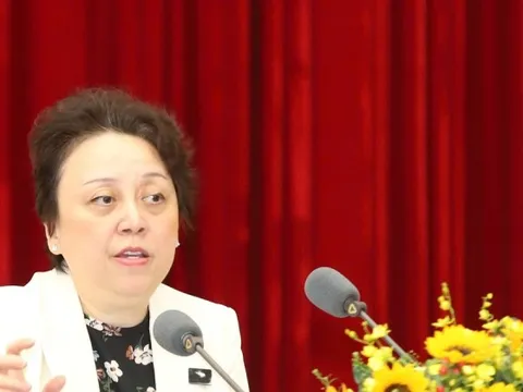 TPHCM thông tin vụ thực phẩm bẩn vào trường học, hàng hóa ùn tắc