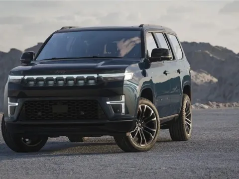 Lỗ nặng vì làm xe điện, hãng ô tô lớn buộc quay lại làm xe xăng, CEO thừa nhận sai lầm