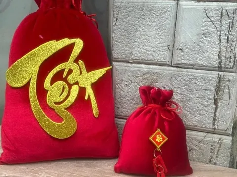 Thưởng Tết lạ đời: Slogan “cay nhưng không bỏ cuộc” khiến nhân viên “đứng hình”