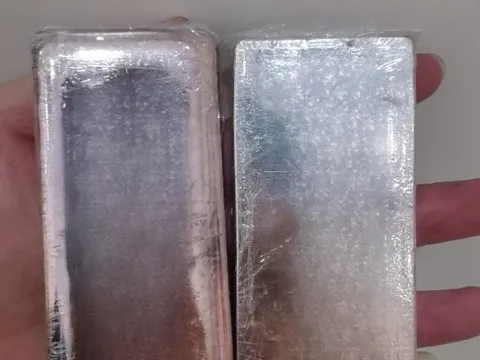 Phát hiện thỏi bạc 15kg trị giá 1,4 tỷ đồng trong gói hàng ship, công an sử dụng nhiều biện pháp nghiệp vụ vào cuộc