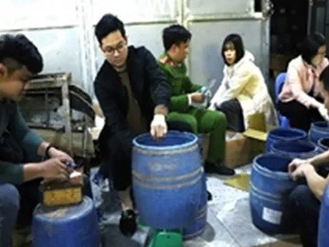 Bắt người đàn ông sản xuất 2,8 tấn giá đỗ ngâm hóa chất kích thích sinh trưởng