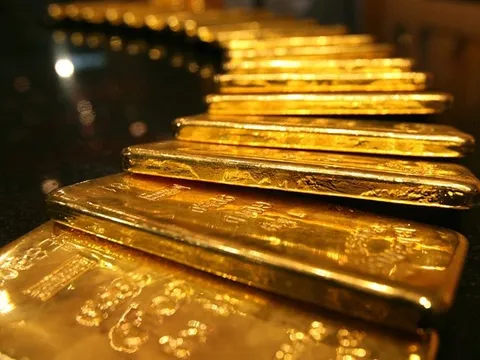Giá vàng 1 tuần qua: Cú rơi chớp nhoáng và cơn sóng bắt đáy hướng đến mốc 5.000 USD