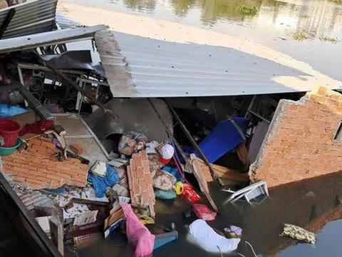 Sập nhà ở TPHCM, 2 người bị thương