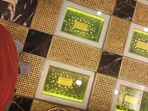 20 năm trước, "vứt" hàng chục thỏi vàng xuống nền chỉ để trang trí, doanh nghiệp này thoát hiểm ngoạn mục nhờ đào lên bán lúc giá liên tục phát đỉnh