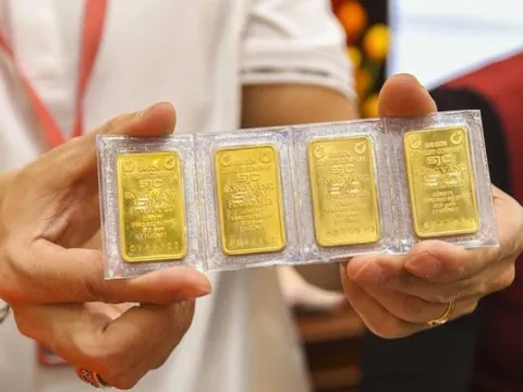 Giá vàng hôm nay 10/2 tăng rất mạnh, ai sẽ giàu lên và ai vẫn lênh đênh chưa "về bờ"?