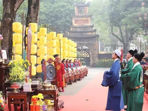 Các nhà ngoại giao nước ngoài trải nghiệm nghi lễ Tết cung đình của Việt Nam