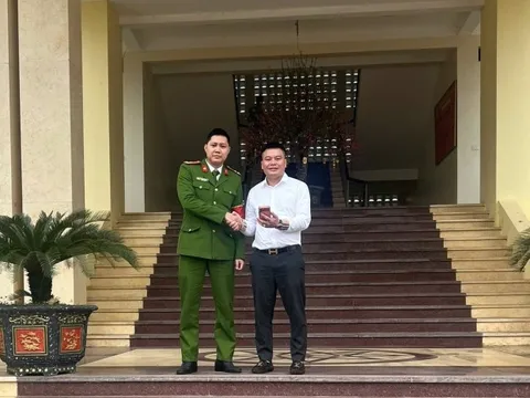 Tài khoản đột ngột có giao dịch 100 triệu đồng vào đúng 3 giờ chiều: Công an xã truy tìm thanh niên SN 2004