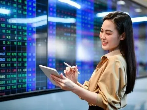 Chứng khoán đón "tin vui" trong tháng 3, VN-Index sáng cửa hồi phục trở lại