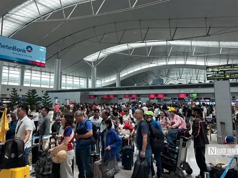 Khách đổ về sân bay Tân Sơn Nhất tăng "khủng" dịp Tết, người dân cần lưu ý lịch trình
