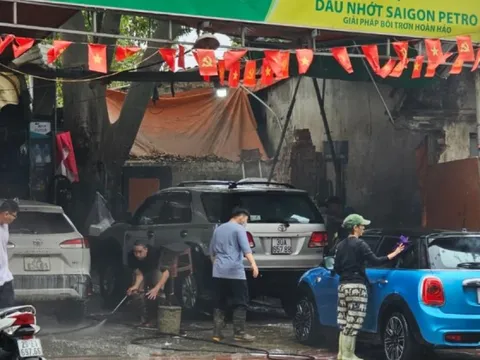 Dịch vụ rửa xe 'hốt bạc' dịp Tết