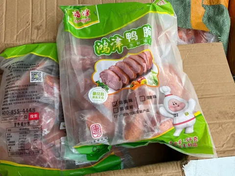 Chặn đứng gần 30 tấn nầm lợn, lạp xưởng nướng đá... "bẩn" đang chuẩn bị tuồn vào các quán ăn TP.HCM dịp Tết 2026