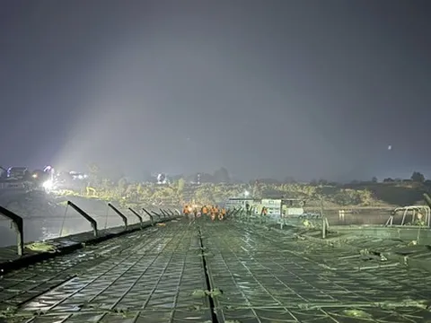 Đại tướng Phan Văn Giang gửi thư động viên cán bộ, chiến sĩ thần tốc bắc cầu phao qua sông Lô