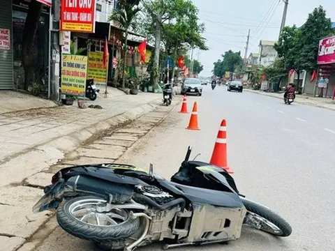 Nam thanh niên đi xe máy tông vào CSGT