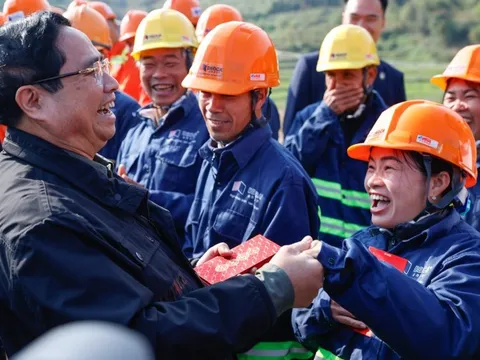 Thăm đại công trường dự án 25.000 tỷ, Thủ tướng biểu dương "vua đào hầm" VN, yêu cầu chốt ngày về đích