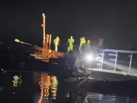 Vụ lật tàu chở khách trên hồ Thác Bà khiến 6 người mất tích: Tìm thấy 1 thi thể, xác định nguyên nhân