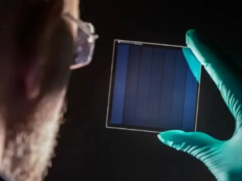 Microsoft phát minh tấm kính kỳ diệu giải bài toán "10 thiên niên kỷ": Cú nhảy vọt chưa từng có của nhân loại