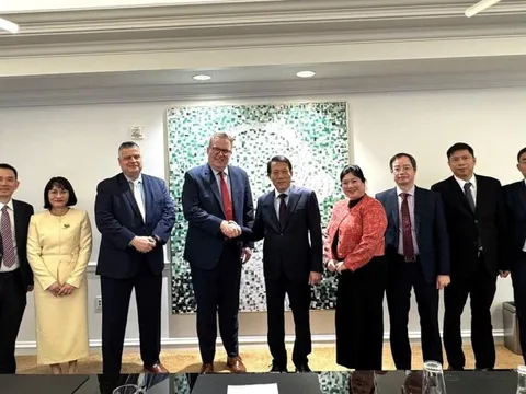 Bộ trưởng Bộ Công an họp với Tập đoàn bán lẻ lớn nhất thế giới: Cam kết rót vốn vào hạ tầng số Việt Nam