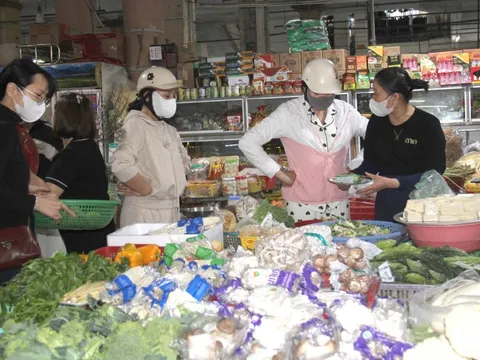 Sau Tết, nhiều loại thực phẩm giảm giá 20%