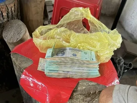Phát hiện 80 triệu đồng trong bọc ni lông mất ngay sát Tết, người đàn ông SN 1978 báo công an khẩn trương truy tìm