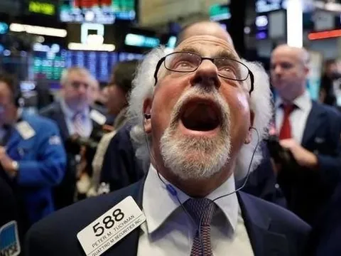 Khối ngoại bán ròng đột biến hơn 1.200 tỷ đồng phiên đầu năm Bính Ngọ, cổ phiếu nào bị "xả" mạnh nhất?