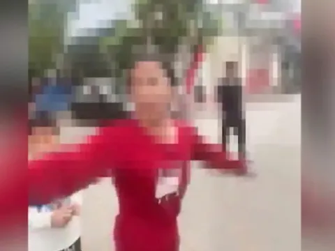 Công an mời người đòi thu tiền đỗ xe gần cổng chùa ở Ninh Bình lên làm việc